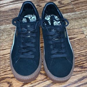 black puma sneakers